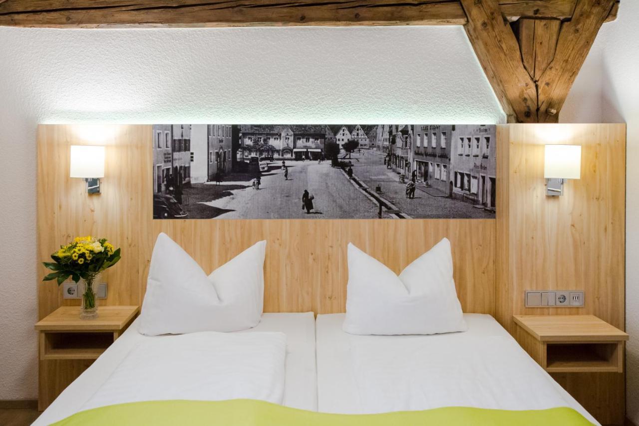 Hotel-Gasthof Blaue Traube E.K. Berching Exterior foto